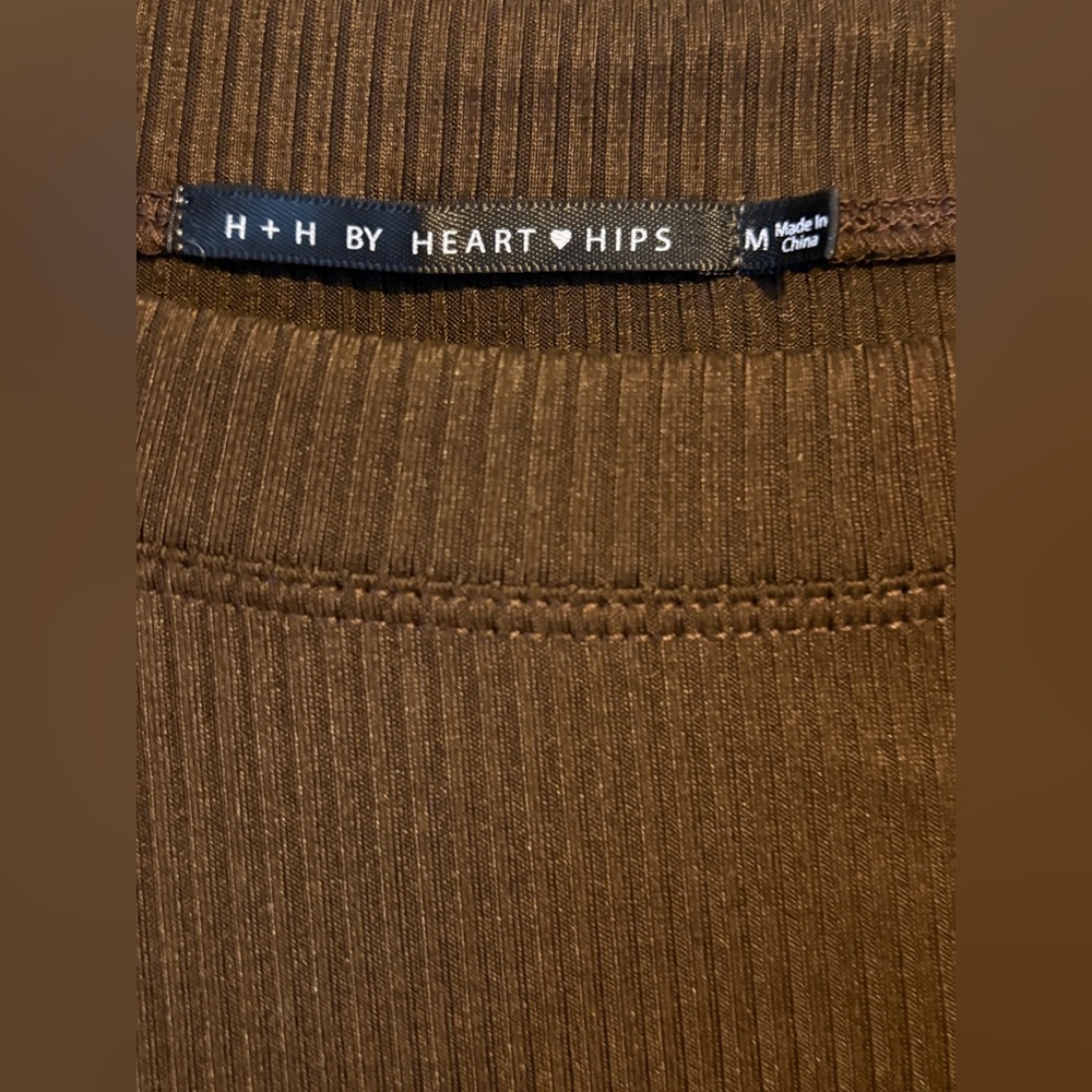 Heart +Hips Ribbed Long Sleeve Wide Neck Top With Four Button Detail - NWT - Picture 11 of 17